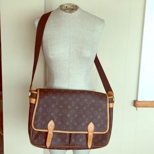 Amazing Vuitton Gibeciere bag messenger, briefcase